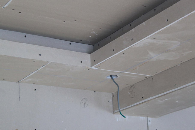 конструкции из гипсокартона в комнате дизайн интерьер ниша в стене